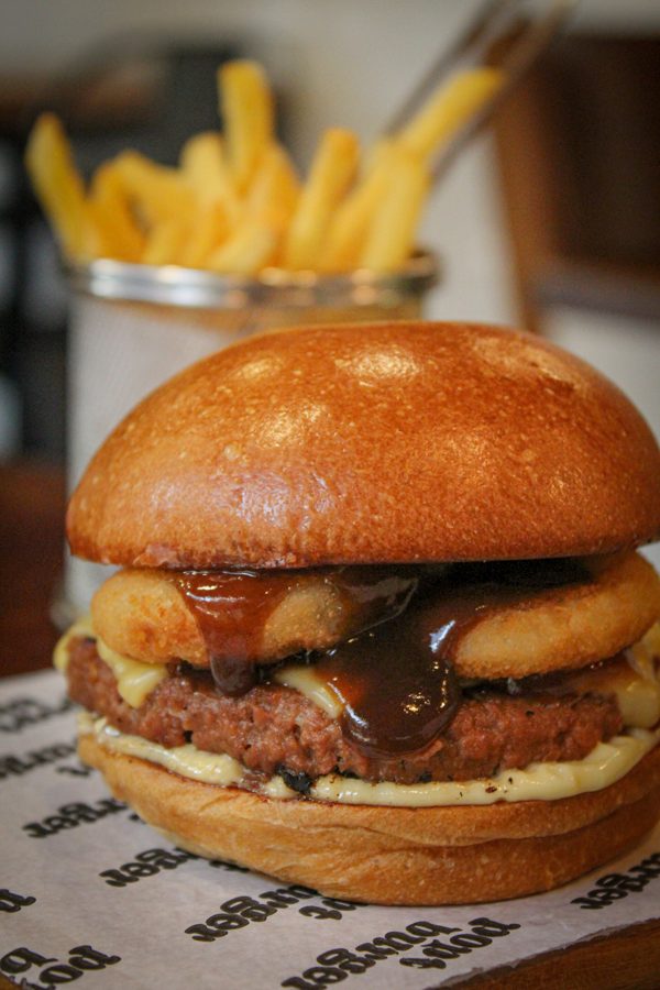 Veggie Onion com onion ring e molho barbecue